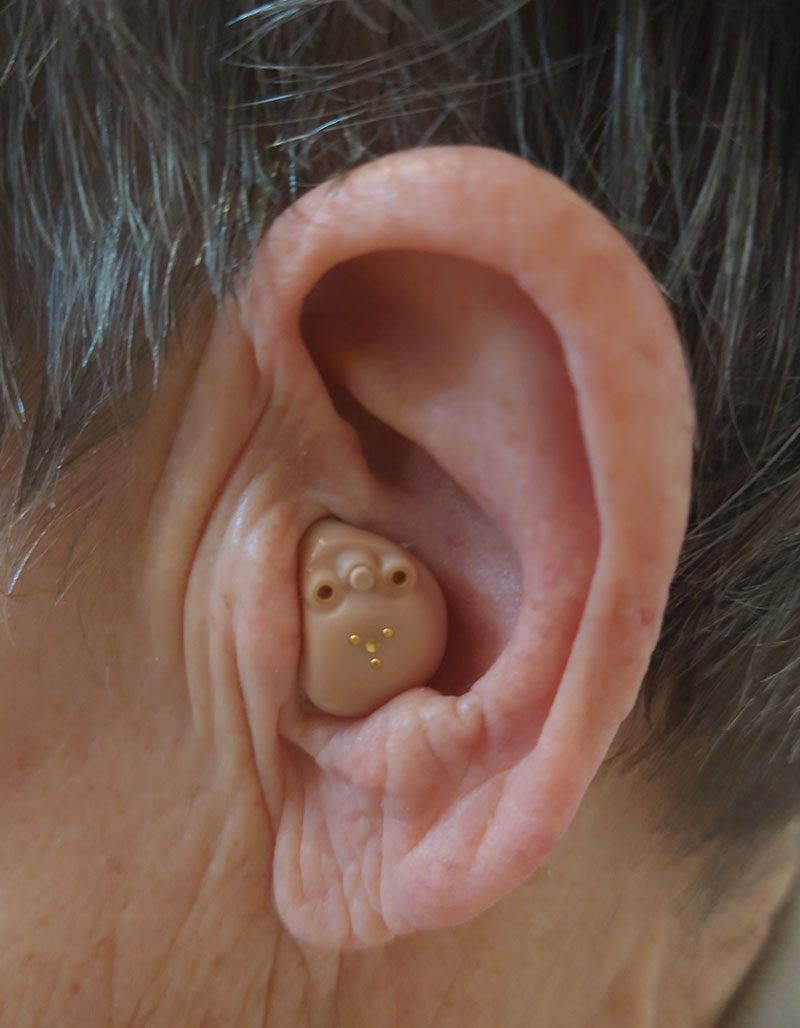 Hörgeräte in Schwarmstedt - an Ohren zufriedener Kundinnen und Kunden